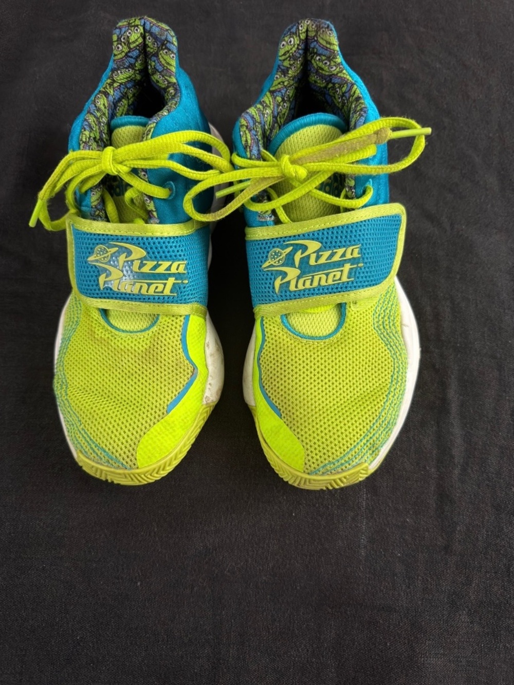 BOYS ADIDAS TOY STORY Pizza Planet Size 4.5